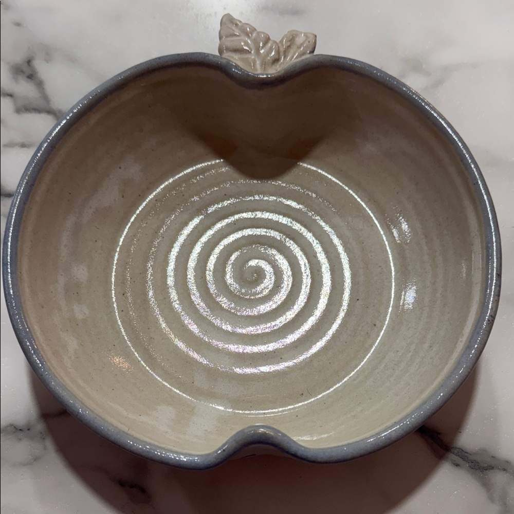 Ceramic Spiral Bowl with Leaf Accent
